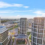 Διαμέρισμα Skypark 1-Bedroom Apartment On Floor 11 With Park View And Parking By Skyviews Μπρατισλάβα