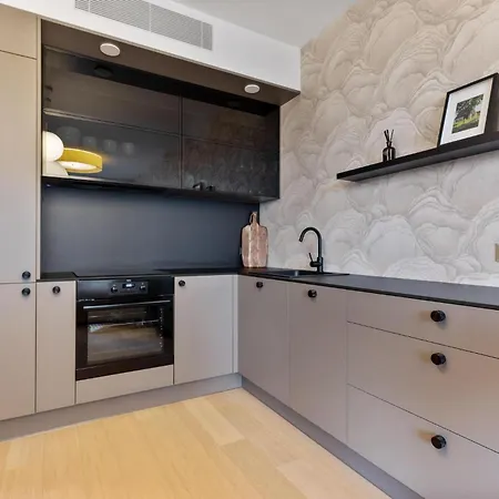 Skypark 1-Bedroom Apartment On Floor 11 With Park View And Parking By Skyviews * ברטיסלאבה