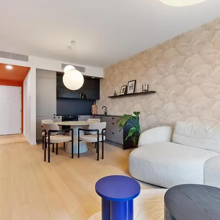 Skypark 1-bedroom On Floor 11 With Park View And Parking By Skyviews *