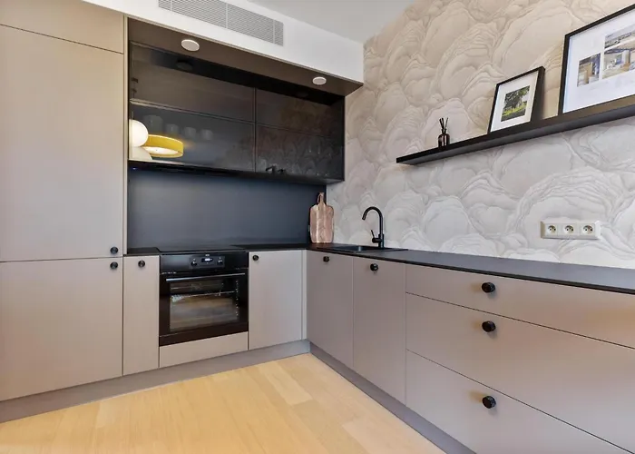 Skypark 1-Bedroom Apartment On Floor 11 With Park View And Parking By Skyviews * ברטיסלאבה