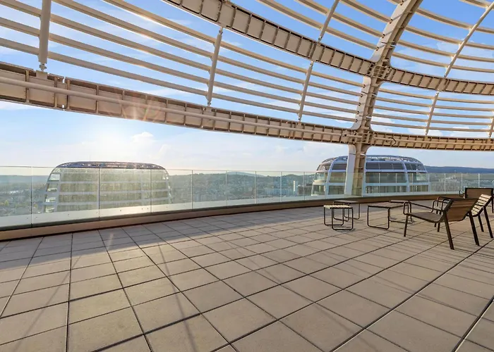 Skypark 1-Bedroom Apartment On Floor 11 With Park View And Parking By Skyviews דירה